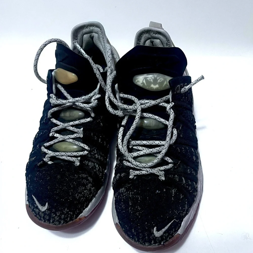 Nike LeBron XVIII Black/ White Shoes Sz 5.5y